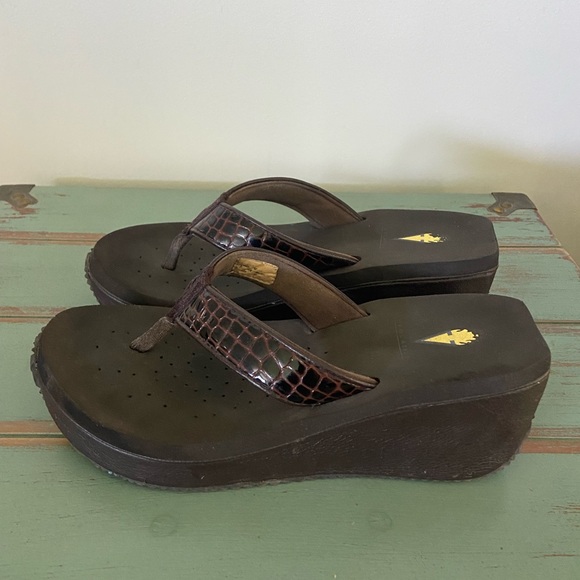 Women’s Volatiles Brown Faux Alligator Skin Wedge Flip Flops Size 7 M - Picture 4 of 7